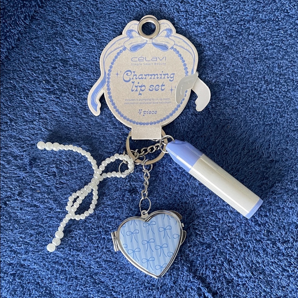 Charming keychain, lip set, gloss, heart shaped mirror, faux pearls - Picture 2 of 3